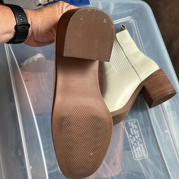 Steve Madden white booties - Picture 5 of 6